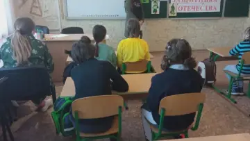 Backdrop to the movie "Children of Ukraine" #1095503