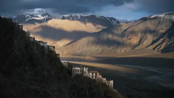 Backdrop to the movie "The Last Expedition" #1096617
