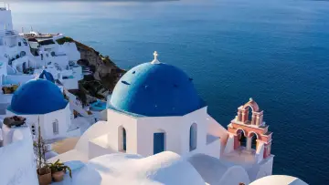 Backdrop to the movie "The secret of Santorini" #1090767