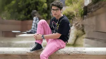 Backdrop to the movie "The Boy with Pink Pants" #606781