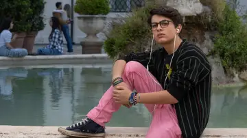 Backdrop to the movie "The Boy with Pink Pants" #785368