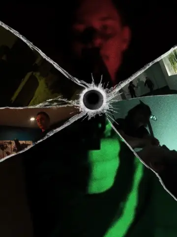 Poster to the movie "Shattered" #477175