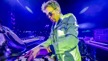 Backdrop to the movie "Jean-Michel Jarre - Starmus: Bridge from the Future" #1117727