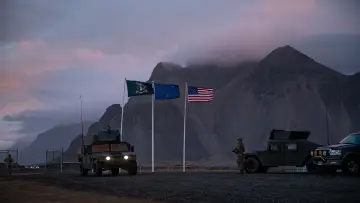 Backdrop to the movie "A House of Dynamite" #556859