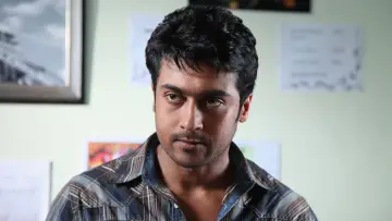 Backdrop to the movie "Maattrraan" #1147062