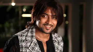 Backdrop to the movie "Maattrraan" #1147065