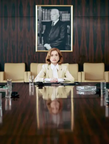 Poster to the movie "The Richest Woman in the World" #534315