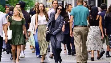 Backdrop to the movie "The Devil Wears Prada 2" #521811
