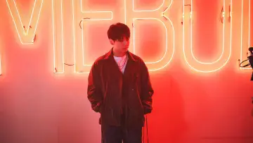 Backdrop to the movie "JUNG KOOK: I AM STILL" #942909