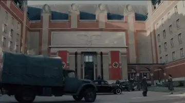 Backdrop to the movie "The Rays and Shadows" #763278