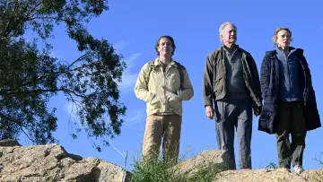 Backdrop to the movie "The Travellers" #610215
