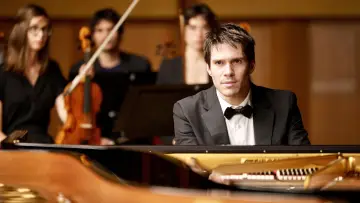 Backdrop to the movie "Two Pianos" #606463