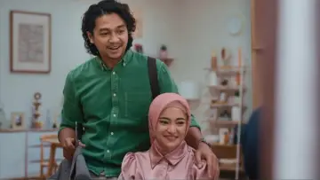 Backdrop to the movie "La Tahzan: Cinta, Dosa, Luka..." #672810