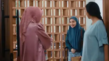 Backdrop to the movie "La Tahzan: Cinta, Dosa, Luka..." #672812