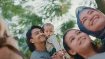Backdrop to the movie "La Tahzan: Cinta, Dosa, Luka..." #672897