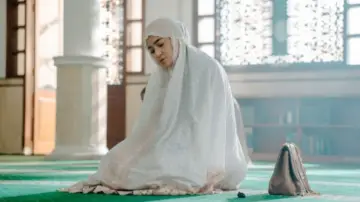 Backdrop to the movie "La Tahzan: Cinta, Dosa, Luka..." #672926