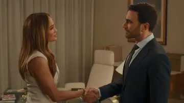 Backdrop to the movie "Office Romance" #828059