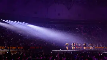 Backdrop to the movie "IVE THE 1ST WORLD TOUR in CINEMA" #977634