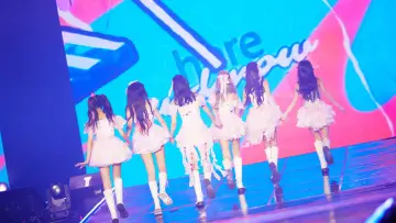 Backdrop to the movie "IVE THE 1ST WORLD TOUR in CINEMA" #977637