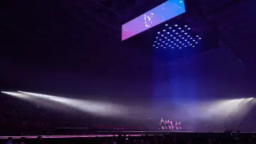 Backdrop to the movie "IVE THE 1ST WORLD TOUR in CINEMA" #977638