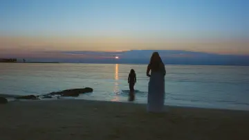 Backdrop to the movie "Apollon by Day Athena by Night" #781300