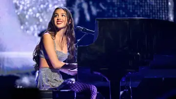 Backdrop to the movie "Olivia Rodrigo: GUTS World Tour" #1184551