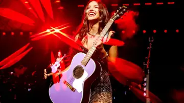 Backdrop to the movie "Olivia Rodrigo: GUTS World Tour" #1184553
