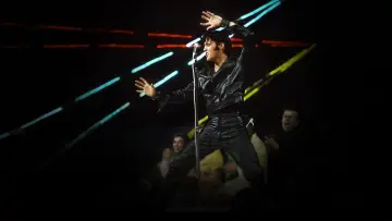 Backdrop to the movie "Return of the King: The Fall and Rise of Elvis Presley" #680630