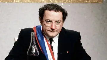 Backdrop to the movie "Coluche, la véritable histoire d
