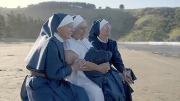 Backdrop to the movie "Holy Days" #1139240