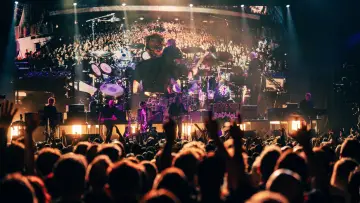 Backdrop to the movie "The Cure: The Show Of A Lost World (Troxy Live 2024)" #932189