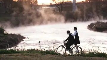 Backdrop to the movie "A Moon in the Ordinary" #847563