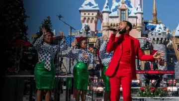 Backdrop to the movie "Disney Parks Magical Christmas Day Parade" #735245
