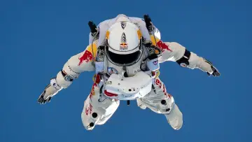 Backdrop to the movie "Space Dive" #741518