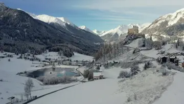 Backdrop to the movie "Nos chastè – Das Schloss Tarasp und seine märchenhafte Geschichte" #1631634