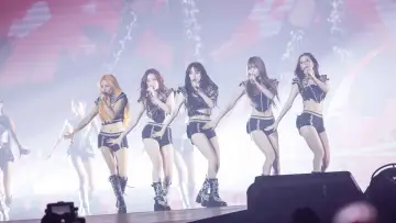 Backdrop to the movie "(G)I-DLE WORLD TOUR [iDOL] IN CINEMAS" #1175435