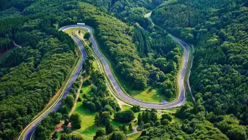 Backdrop to the movie "Nürburgring - 100 Jahre grüne Hölle" #1147750