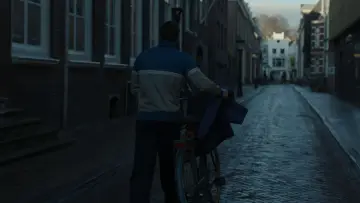 Backdrop to the movie "Away" #692858