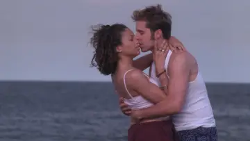 Backdrop to the movie "LOVE LOVE" #971244