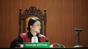 Backdrop to the movie "The Verdict" #535619