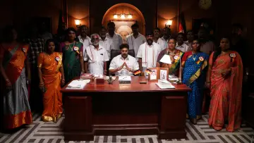 Backdrop to the movie "Karathey Babu" #1195937