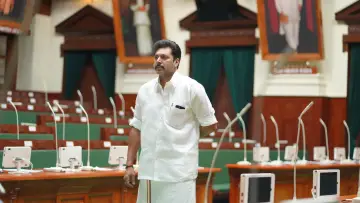 Backdrop to the movie "Karathey Babu" #1195946