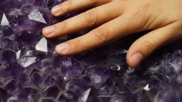 Backdrop to the movie "Gemstones" #1139556