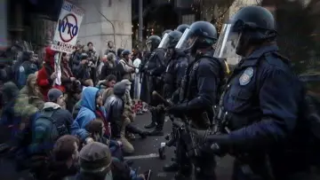 Backdrop to the movie "WTO/99" #981918