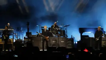 Backdrop to the movie "Paul McCartney: Got Back – Live in Bogotá at Estadio El Campín" #981067