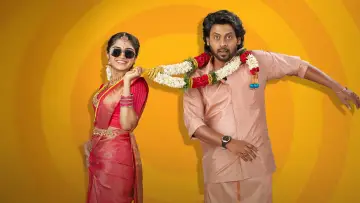 Aan Paavam Pollathathu poster