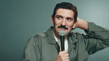 Backdrop to the movie "Andrew Schulz: LIFE" #1159138