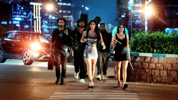 Backdrop to the movie "Euphoria" #541056