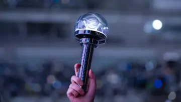 Backdrop to the movie "SEVENTEEN [RIGHT HERE] WORLD TOUR IN CINEMAS" #981840