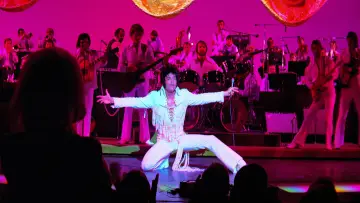 Backdrop to the movie "EPiC: Elvis Presley in Concert" #910105